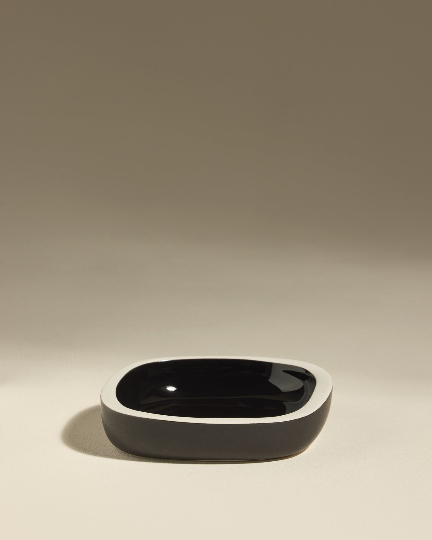 Vide poche Sicilia - Radis Noir design Maison Sarah Lavoine Radis noir Céramique   1