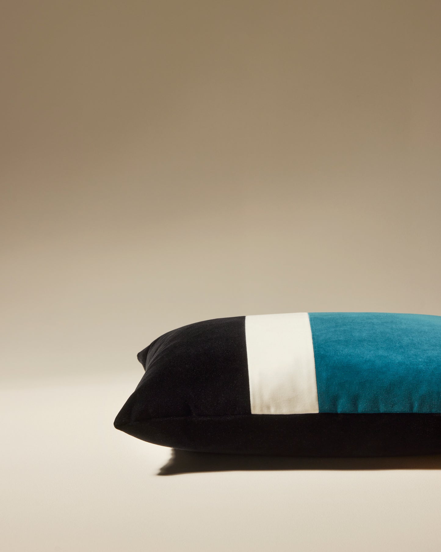 Coussin Sicilia - Bleu Sarah design Maison Sarah Lavoine Bleu Sarah Velours 55 cm 40 cm 3