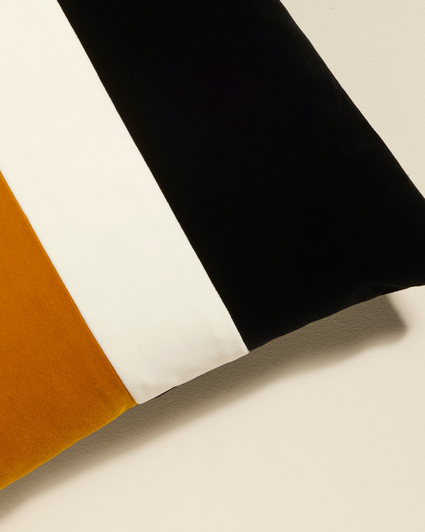 Coussin Sicilia - Ocre design Maison Sarah Lavoine Ocre Velours 55 cm 40 cm 2