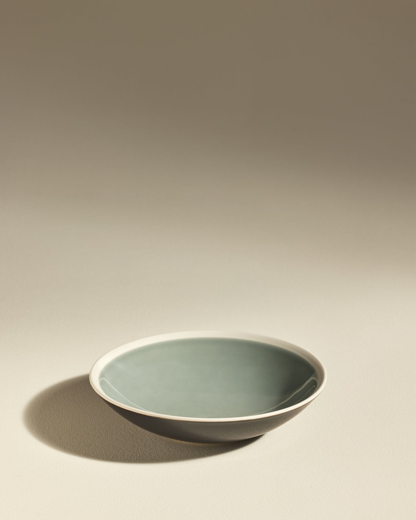 Assiette creuse Sicilia - Pousse de Tilleul design moderne Maison Sarah Lavoine Pousse de Tilleul Céramique   2