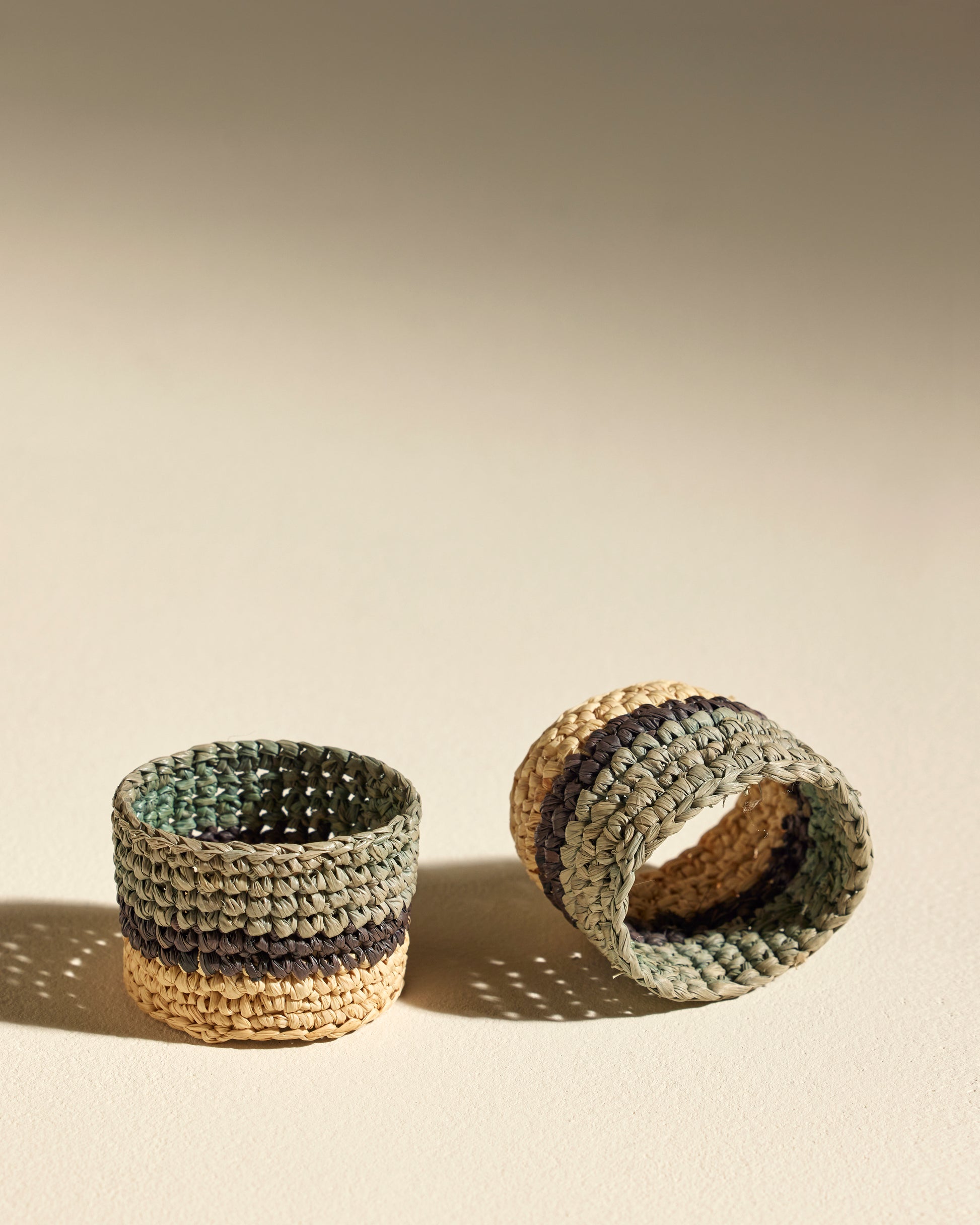 Rond de serviette Globe - Céladon moderne Maison Sarah Lavoine Pousse de Tilleul Raphia   1