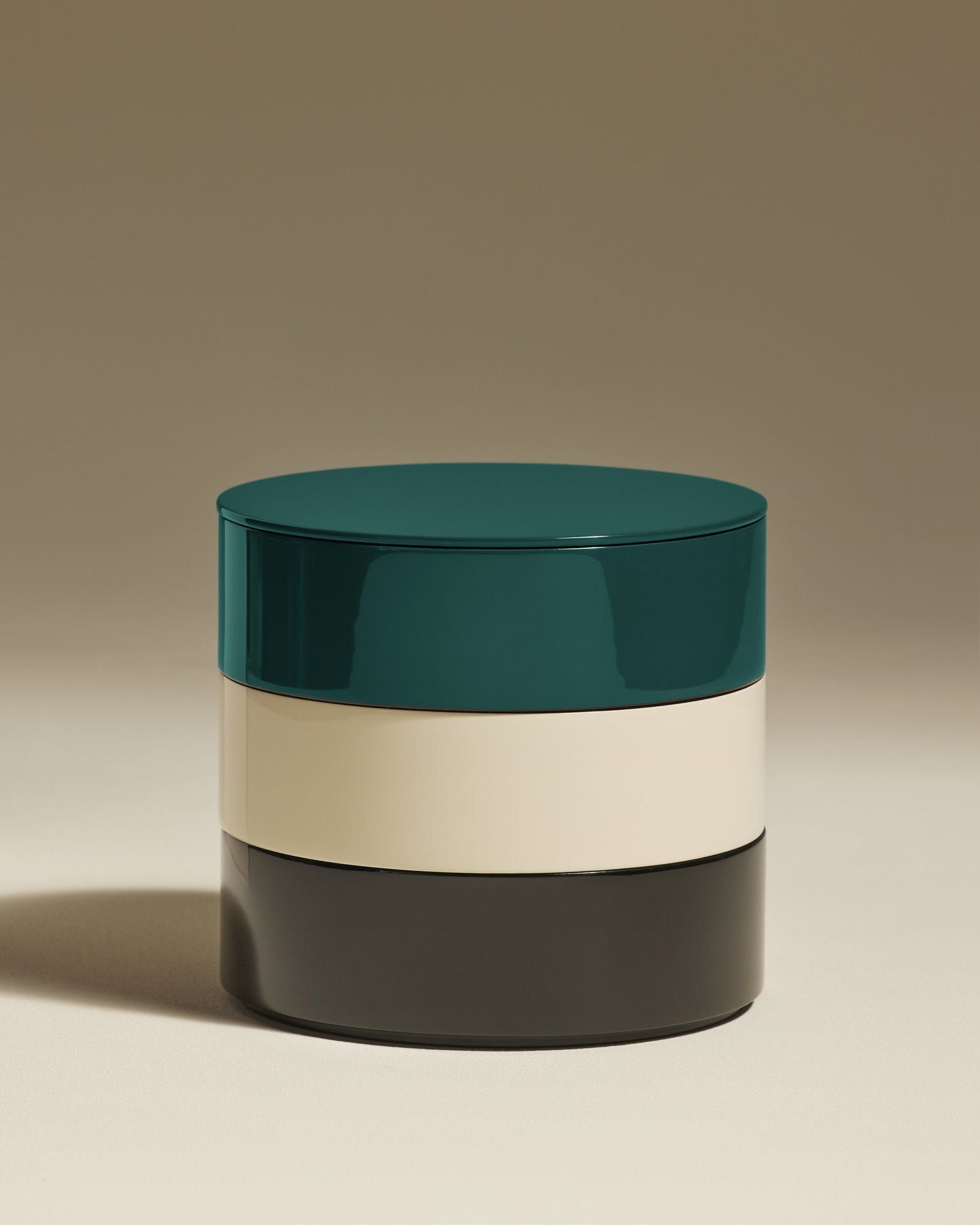 Boite ronde à bijoux Totem - Bleu Sarah design Maison Sarah Lavoine Bleu Sarah Bois laqué  15,6 cm 1