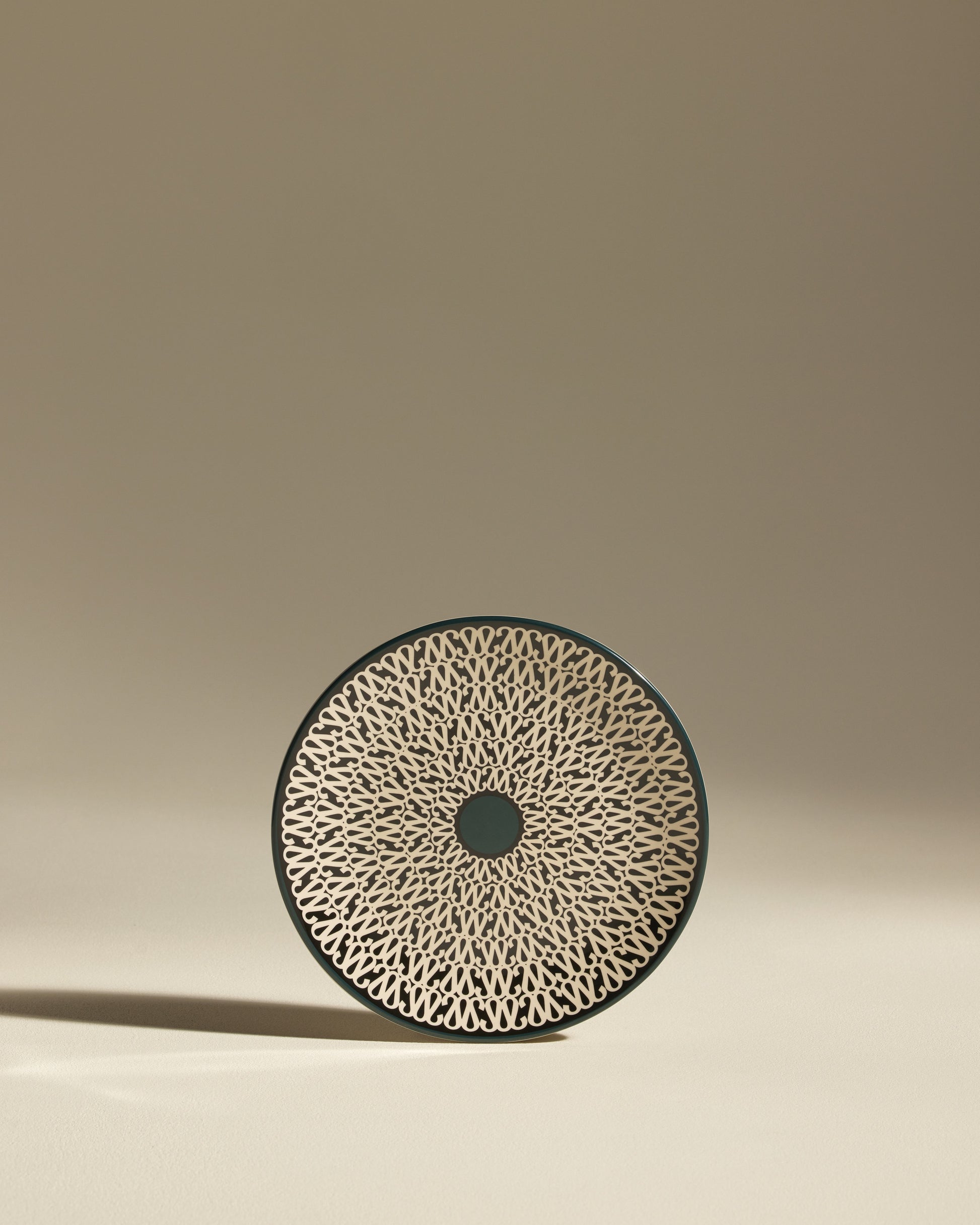 Assiette à dessert Sarah - Radis Noir design moderne Maison Sarah Lavoine Radis Noir Céramique   2