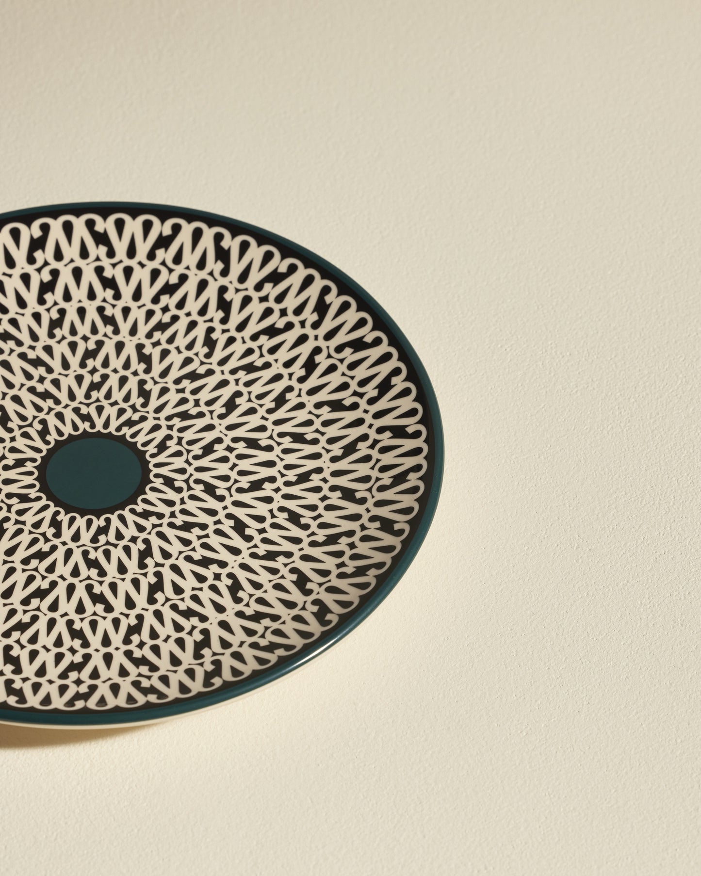 Assiette à dessert Sarah - Radis Noir design moderne Maison Sarah Lavoine Radis Noir Céramique   3