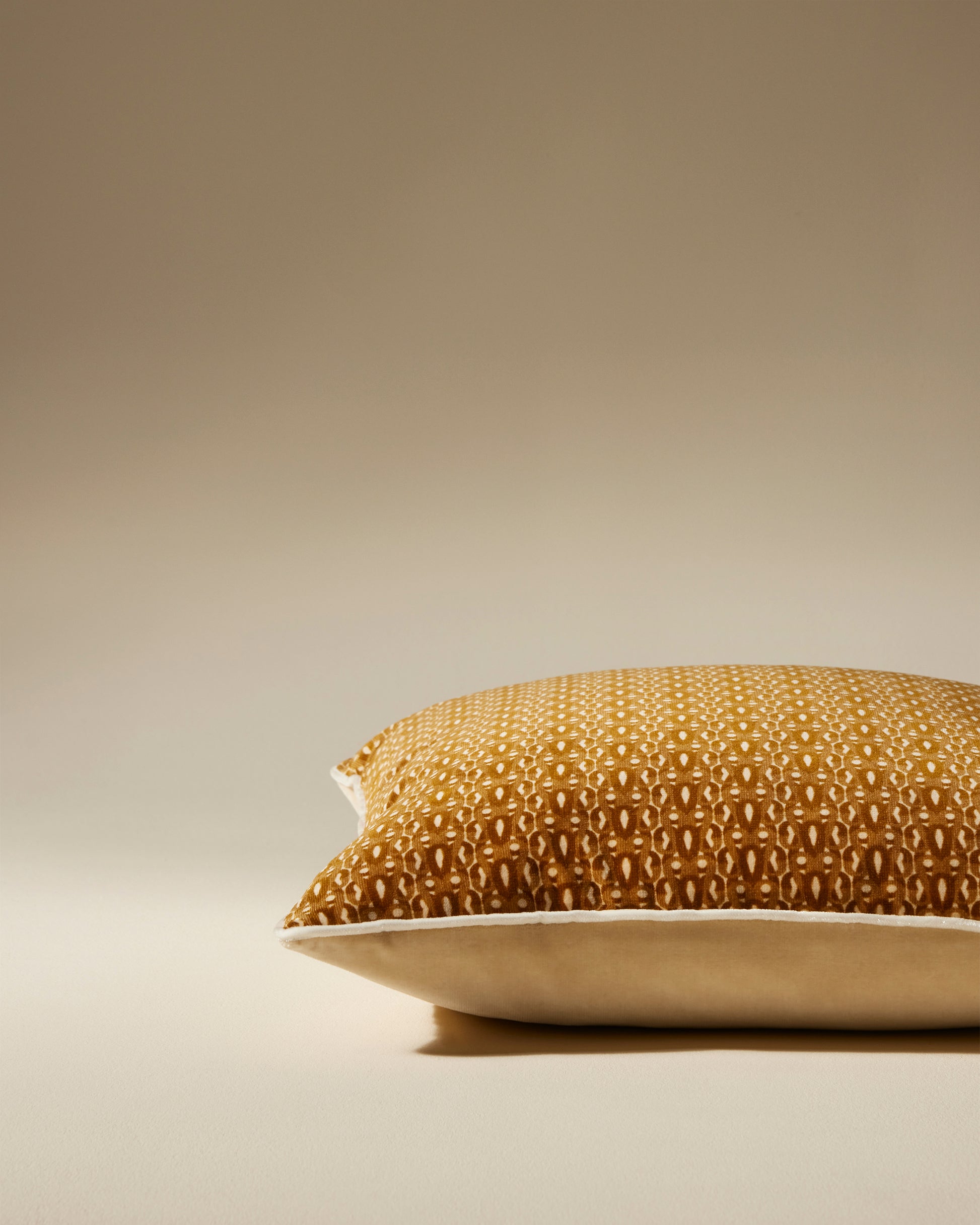 Coussin Maillon - Ocre design Maison Sarah Lavoine Ocre Velours 42 cm 42 cm 3