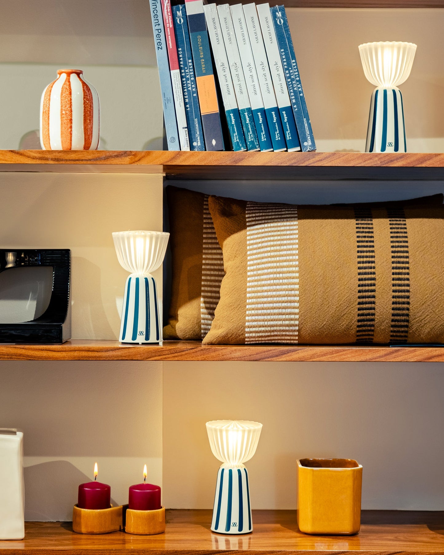 Swiing Lamp - White / Sarah blue