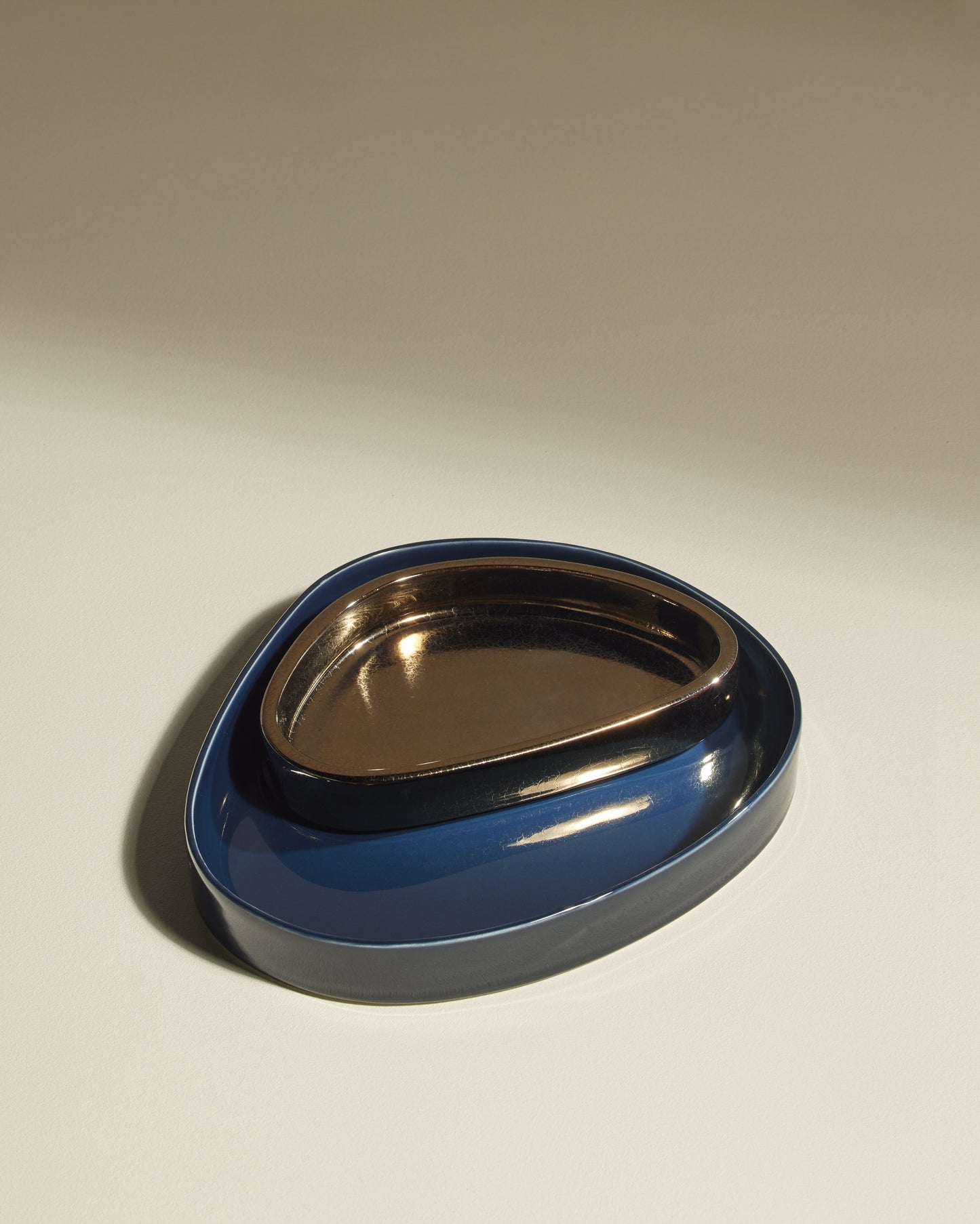 Vide poche Mars - Bleu Noir design Maison Sarah Lavoine Bleu Noir Céramique 28 cm 3,5 cm 4