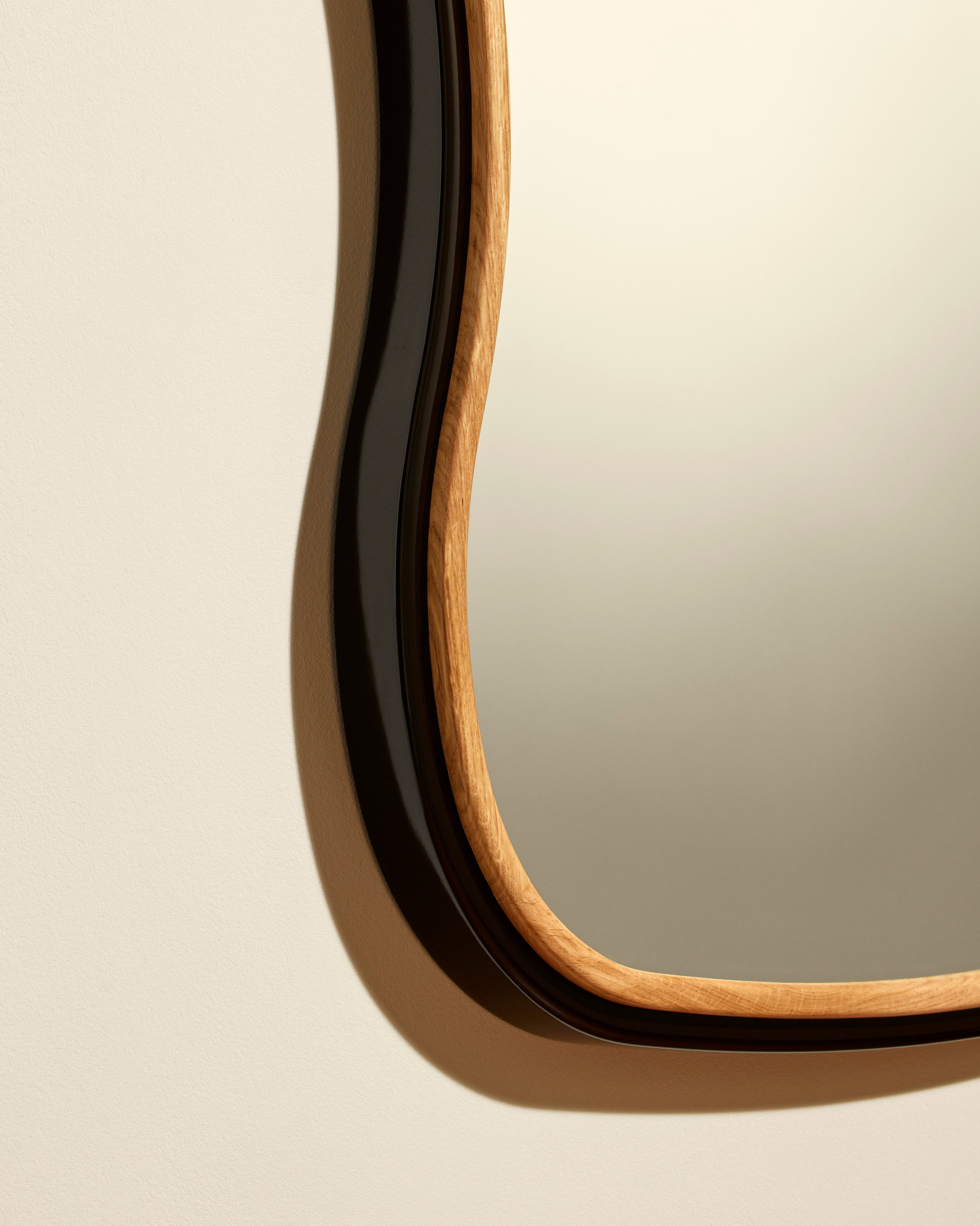 Miror Noto High-End in Natural Oak, Black Lacquer | Maison Sarah