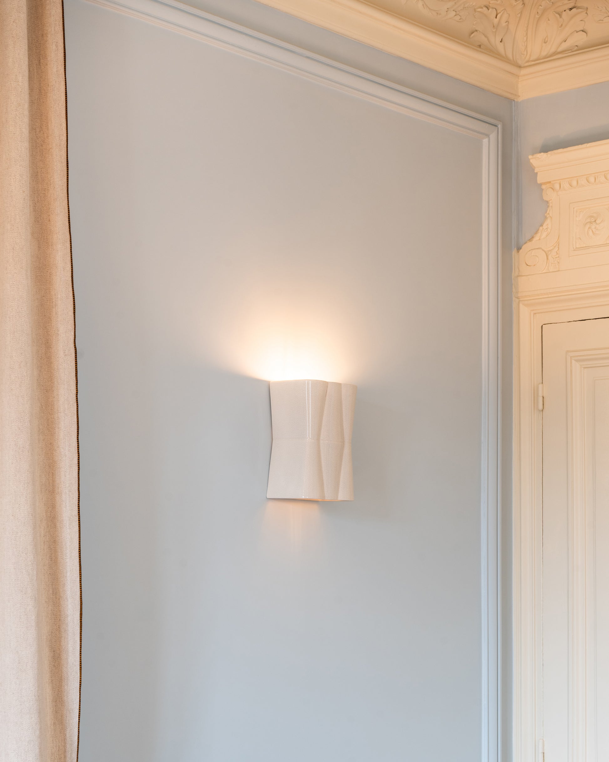 Muse Ecru wall lamp